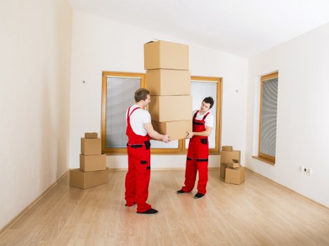 Packing and loading support for a shared student flat move